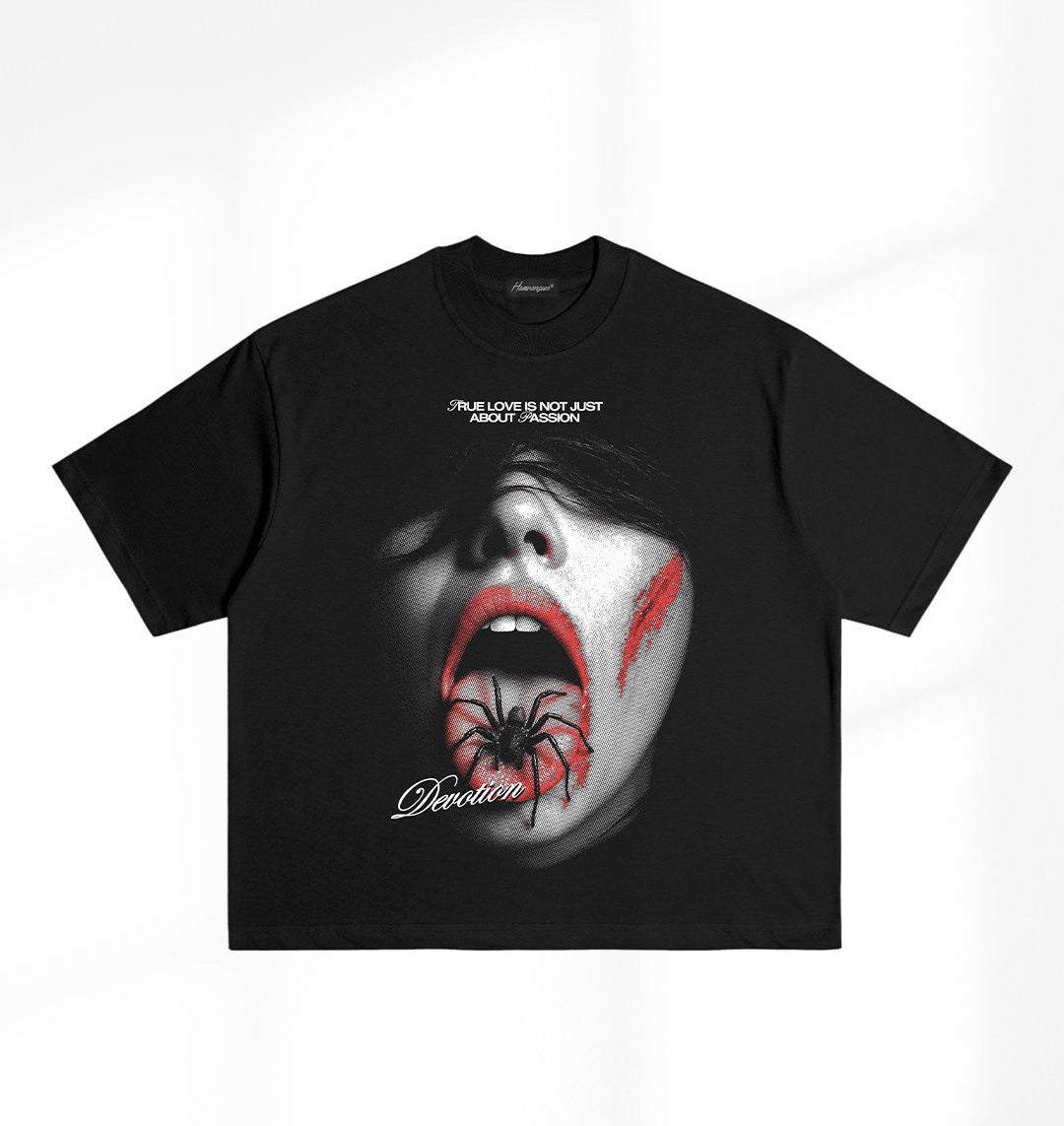 Black t-shirt with graphic design of a face with red lipstick and a spider, brand 'Heavensun' visible.