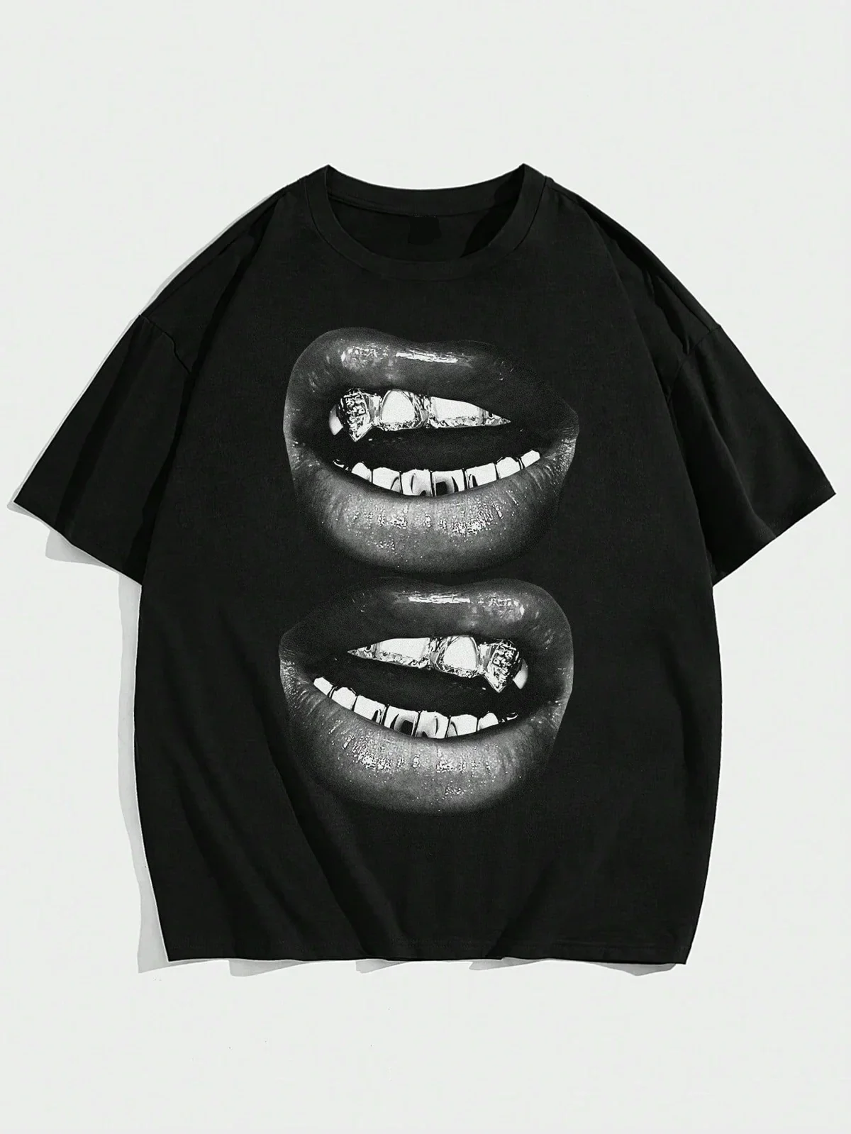 Diamond Grillz Lips Graphic T-Shirt – Black Oversized Hip Hop Streetwear Tee