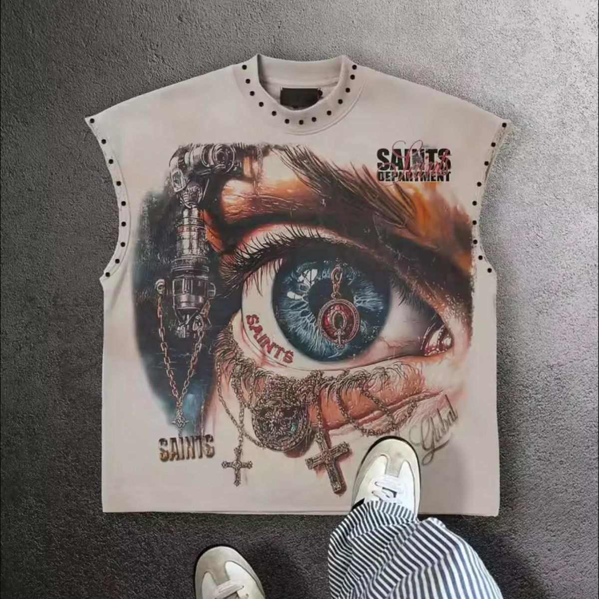 Desire Higher Distressed Mugshot Muscle Tee – White