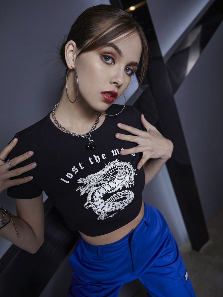 Y2K Gothic Chinese Dragon Crop Top - Black Graphic Tee